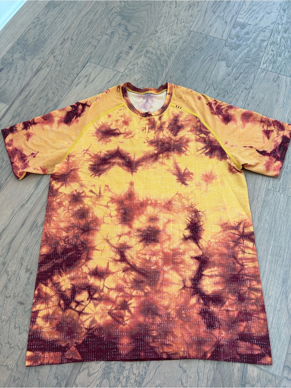 Lululemon Mens Metal Vent Tech Short Sleeve Shirt Marble Dye Mulled Wine Size L